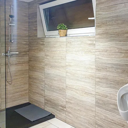 1 Bedroom Awesome In Dobra Krapkowice 펜션 Dobra (Krapkowice)
